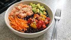 前日に仕込んで朝は詰めるだけ：ひよこ豆サラダ・冷製パスタ・黒米サーモンの3つ弁当