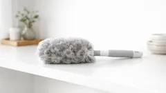 ハンディモップが一瞬で汚れない 水切りネットを被せるだけのホコリ掃除術