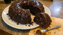 混ぜて焼くだけでしっとり濃厚：トリプルチョコのリングケーキ（植物性ミルクで簡単）