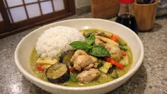 失敗しにくい本格グリーンカレー：ココナッツミルクの“濃い部分”で香りを引き出す作り方