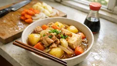 肉じゃがの満足感を豆腐で：甘辛煮汁がしみる「肉じゃが風肉豆腐」