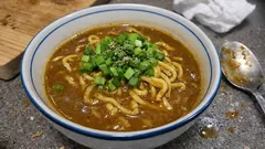 残りカレーにだしを足すだけ。和風カレーラーメンで手軽にリメイクランチ