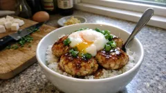 肉なしでも満足。絹ごし豆腐でふわふわ「豆腐つくね丼」甘辛だれ×温泉卵