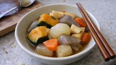 レンジ下ごしらえで味しみ早い:かぼちゃと大根の具だくさん煮物(煮崩れしにくいコツも)