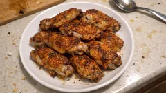 油いらずで皮パリッ：エアフライヤーで作る白ワイン香る手羽先