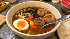残りカレーをさらっと食べやすく—鶏団子と炒め野菜のスープカレーリメイク