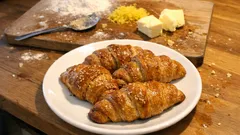 全粒粉とはちみつで香ばしく:簡易折り込みで作るイタリア朝食パン「コルネッティ」