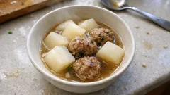 とろっと聖護院かぶと肉団子の煮物——市販肉団子で手軽に、牡蠣だし醤油でコク深く