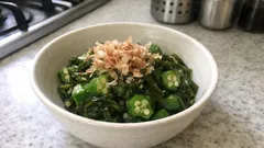 麺つゆでさっと決まる、オクラとめかぶのネバネバ和え物—あと一品にちょうどいい副菜