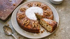 メレンゲでふんわり仕上げる、くるみたっぷりのしっとりケーキ（コーヒー香る焼き菓子）