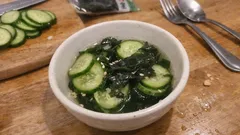 水っぽくならない「きゅうりとわかめの酢の物」—塩もみと“もう一絞り”でさっぱり味が決まる