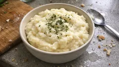 じゃがいもだけで満足。コンソメ香る「茹でてつぶすだけ」マッシュポテト