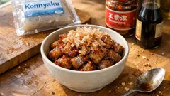豆板醤の香りでご飯が進む。こんにゃくの甘辛炒め（かつお節入り）