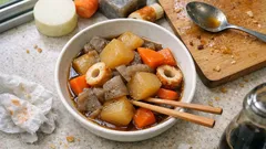 切って鍋に入れるだけ:大根・人参・こんにゃく・ちくわの定番煮物、味しみのコツ