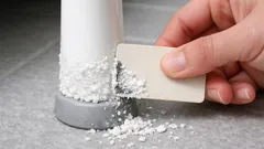 風呂椅子の白いザラザラをポイントカードで削るだけ掃除のコツ