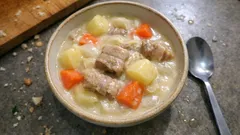 電気圧力鍋でとろ〜り濃厚クリームシチュー：ルーは後入れでダマになりにくい