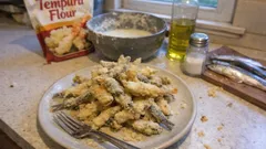 包丁いらずでサクサク：小イワシの天ぷら、指で下処理してカラリと揚げるコツ