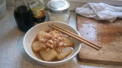 下ゆでで味しみ。だし要らずで作る「大根のかつおぶし煮」—作り置きにも