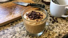 卵なし・グルテンフリーで軽い口どけ：鍋ひとつで作るコーヒームースの簡単レシピ