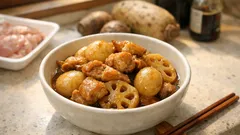 冷凍里芋で手早く：鶏もも×れんこんの里芋煮っ転がし、甘辛照り仕上げ