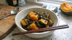 かぼちゃと切り昆布の煮物—砂糖控えめでもほく甘、だしの旨味で味が決まる