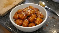 茹で里芋でさっと一品：コチュジャン入り甘辛だれの里芋の甘辛煮（小鍋で簡単）